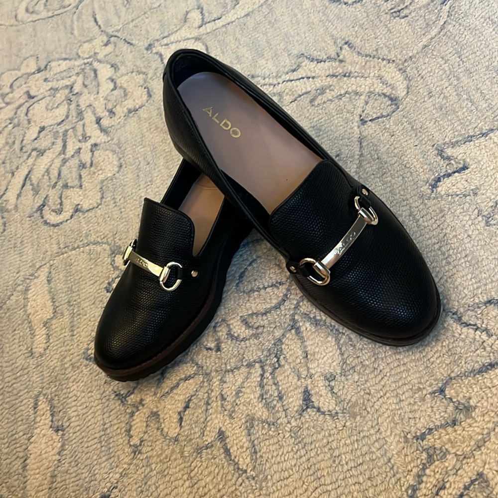 ALDO loafer shoe elegant classy gold band
